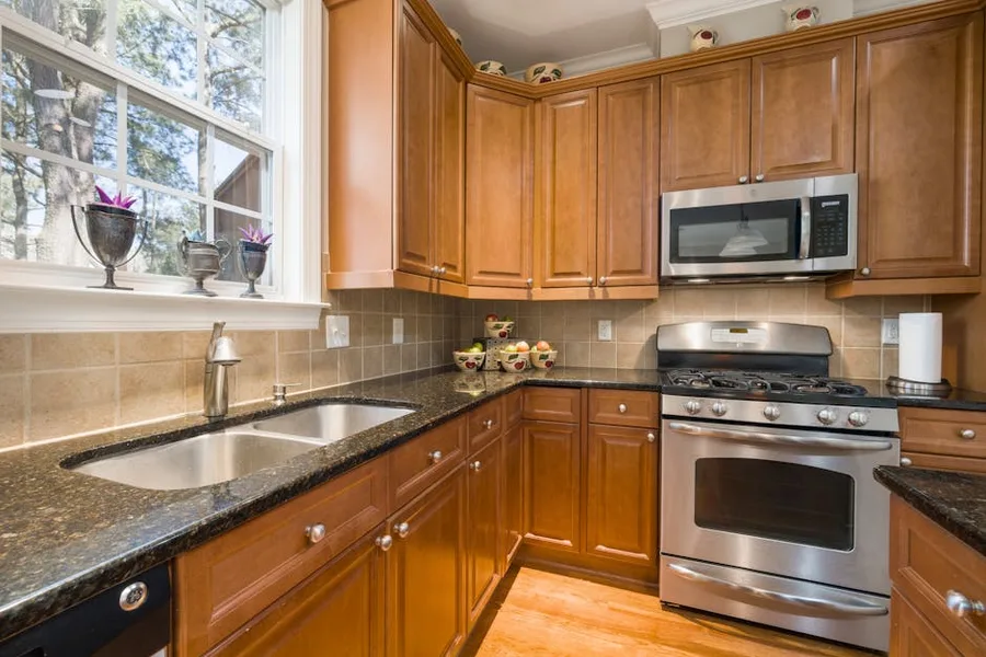 Kitchenette & Pantry