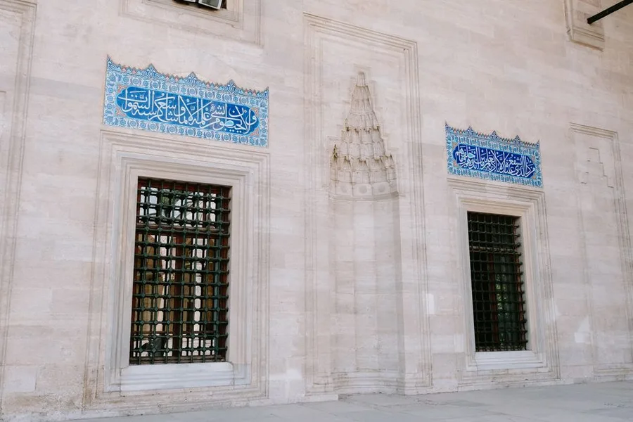 الشبابيك والزجاج