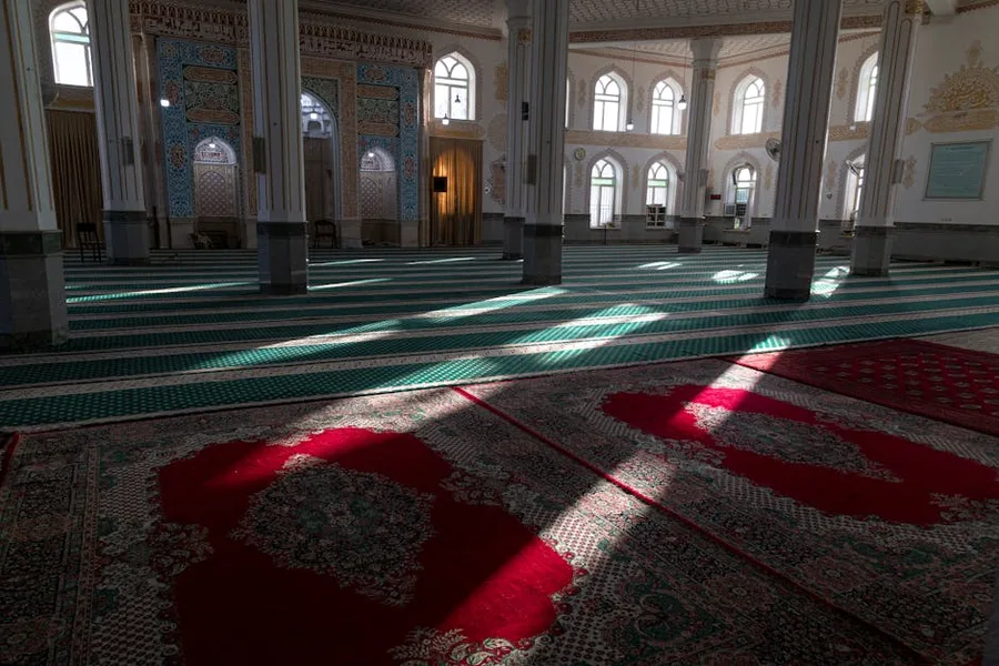 قاعات الصلاة والسجاد